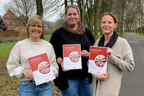 Dieses Foto zeigt Sabine Wessels (Stadt Coesfeld), Tina Sundrum (Kreis Coesfeld) und Sandra Feldhaus (Stadt Dülmen)