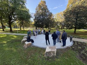 Stadtpark an den Wiesen: Wiesen-Bühne Dieses Foto zeigt die neue Wiesen-Bühne