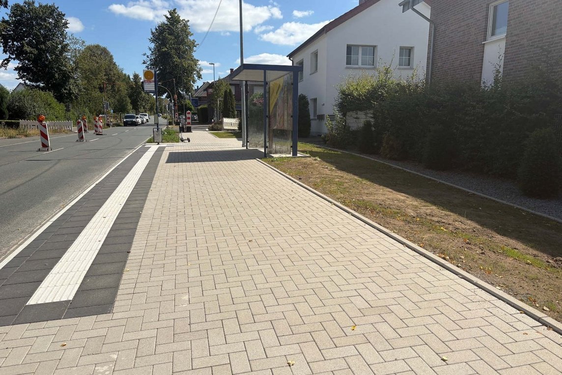 Das Foto zeigt die Ausgebaute Haltestelle "Olfener Weg"