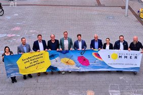 Bürgermeister Carstem Hövekamp und das städtische Kulturteam stellten gemeinsam mit Sponsoren und Kooperationspartnern das Programm des Dülmener Sommers 2026 vor.