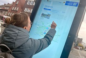 Dieses Foto zeigt die Infostele an der Münsterstraße