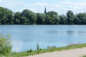 Das Foto zeigt den Bulderner See.