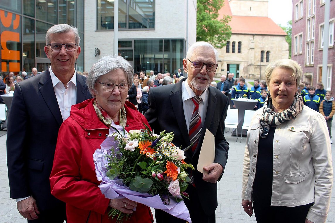 Dieses Foto zeigt Einzelpreisträger Karl-Heinz Espeter (gemeinsam mit seiner Ehefrau). 