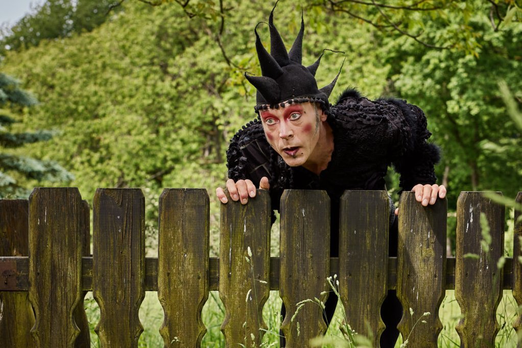 Dieses Foto zeigt einen Schauspieler der Theatergruppe NN Theater. 