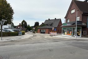 Das Foto zeigt die Einfahrt von der Borkener Straße in den Hinderkingsweg