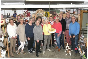 Dieses Foto zeigt das Trödelmarkt-Team der Andheri Kinder- und Leprahilfe e.V. Dülmen