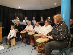 Die "Stifte" sorgten für den musikalischen Rahmen bei der Verleihung. Einen Überraschungsauftritt hatte auch der Mitarbeiterchor des Anna-Katharinenstifts Karthaus.