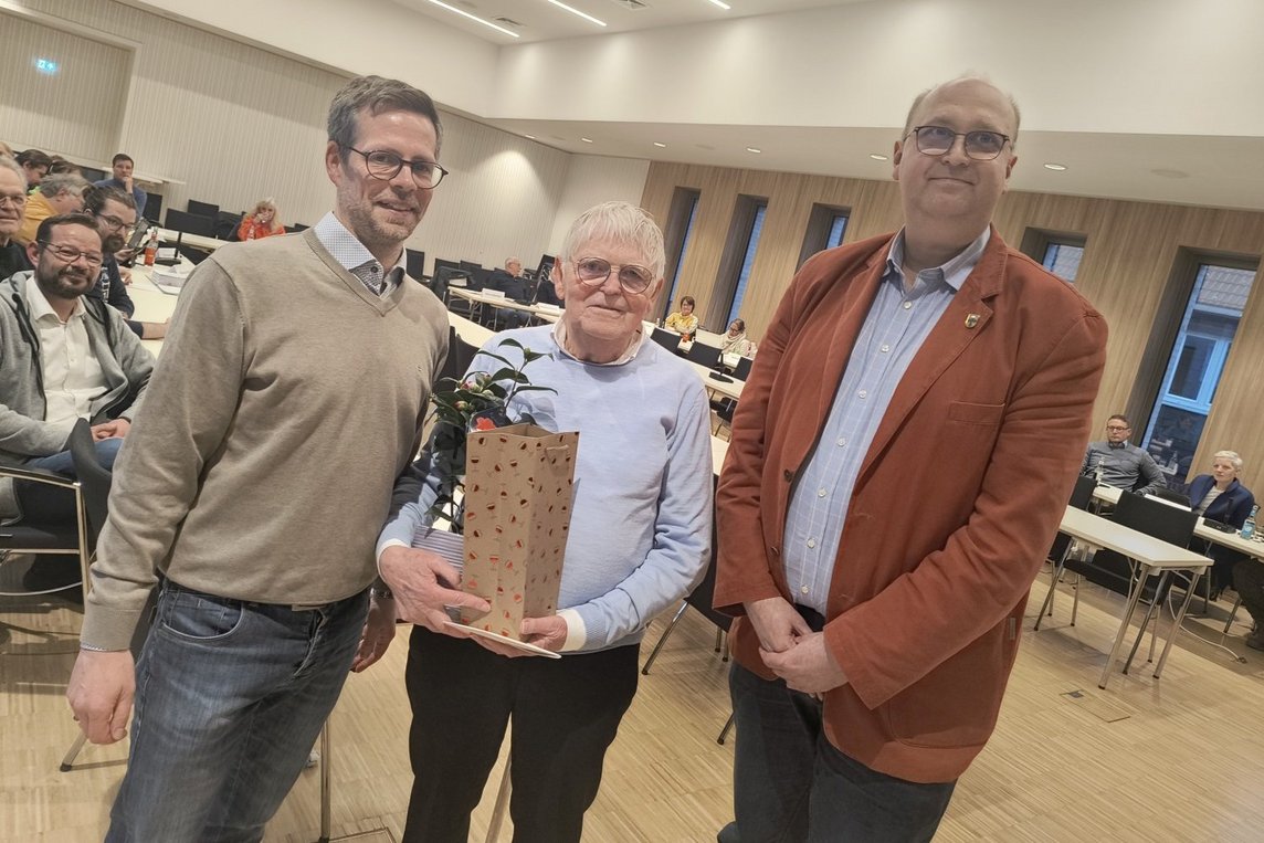 Dieses Foto zeigt Matthias Rochol (Ausschussvorsitzender), Heinz Steentjes, Christoph Noelke (Erster Beigeordneter Stadt Dülmen)