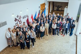 Im Rathaus von Riga wurden Gabriele Sondermann (li.) und die Vertreterinnen und Vertreter der anderen Delegationen. Foto: Stadt Riga