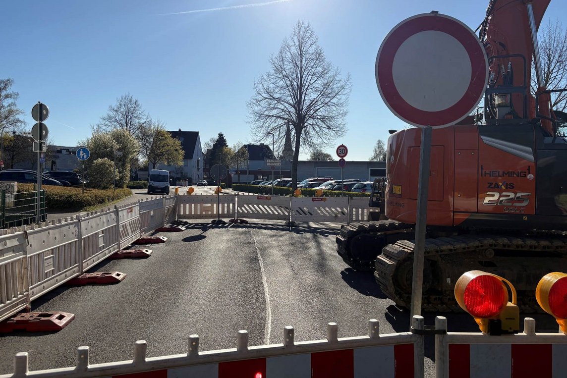 Dieses Foto zeigt die Sperrung auf der Borkener Straße