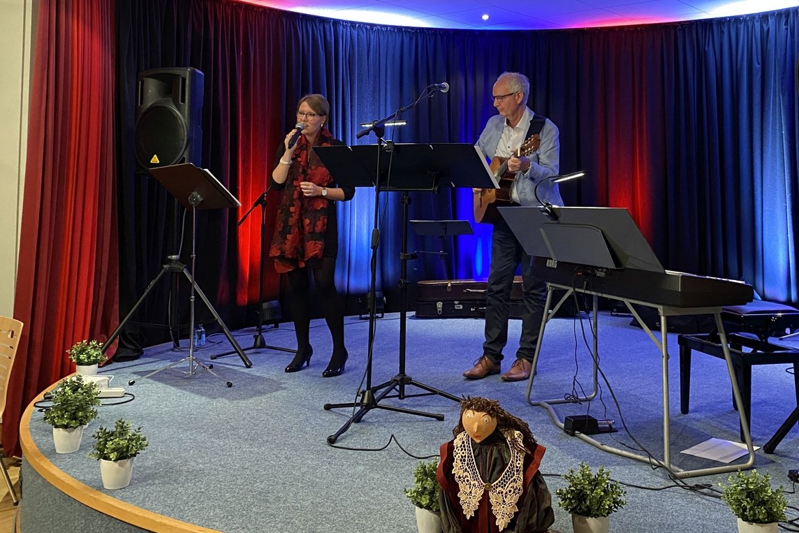 Antonia und Patrik Gremme verzaubern ihr Publikum mit französischen Chansons. Foto: Stadt Dülmen