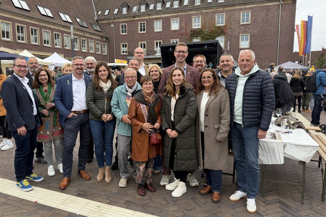 Die Gruppe vor dem Dülmener Rathaus