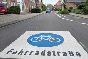 Dieses Foto zeigt den Haverlandweg, der bereits zu einer Fahrradstraße umgebaut wurde
