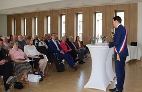 Bürgermeister Boris Ravignon trug seine Rede in flüssigem Deutsch vor.