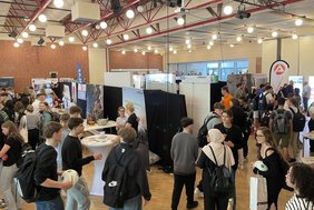 Gut besucht war die Berufsmesse im Clemens-Brentano-Gymnasium. Gut besucht war die Berufsmesse im Clemens-Brentano-Gymnasium.