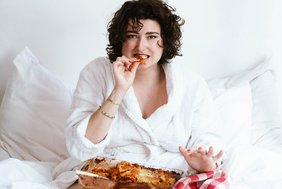 "Lasagne im Bett" heißt das Programm von Matilde Keizer. Foto. Andrea Bjork Andresdottir 