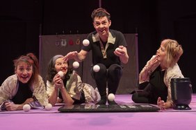 Dieses Foto zeigt eine Aufführung der Compagnie Crelle