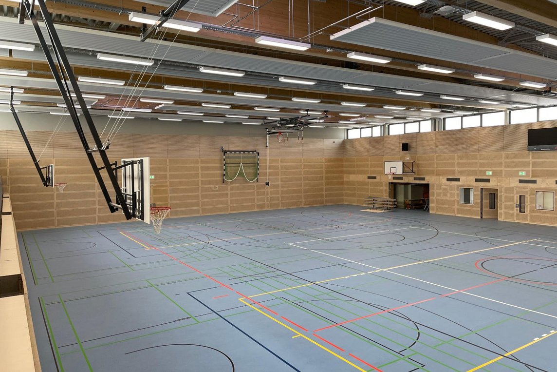 Dieses Foto zeigt die sanierte Dreifachturnhalle