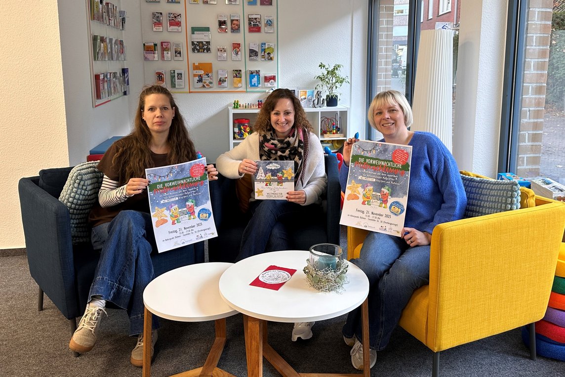 Laden zu einem besonderen Nachmittag ein (v. li.): Kathrin Rohlmann (Moderatorin Elterntalk NRW), Autorin Isabell Neumann und Josefine Haustein vom Ankerpunkt.