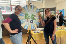 Auch die städtische Jugendberufshilfe stellte sich mit einem Stand vor. Auch die städtische Jugendberufshilfe stellte sich mit einem Stand vor.