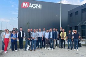 Ausschussmitglieder und städtische Wirtschaftsförderung besichtigten das Unternehmen "Magni Deutschland GmbH". Ausschussmitglieder und städtische Wirtschaftsförderung besichtigten das Unternehmen "Magni Deutschland GmbH".